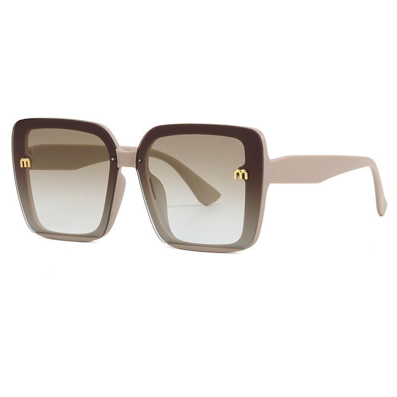 Dame oversized kvadratisk solbrille med elegant ramme Skanto