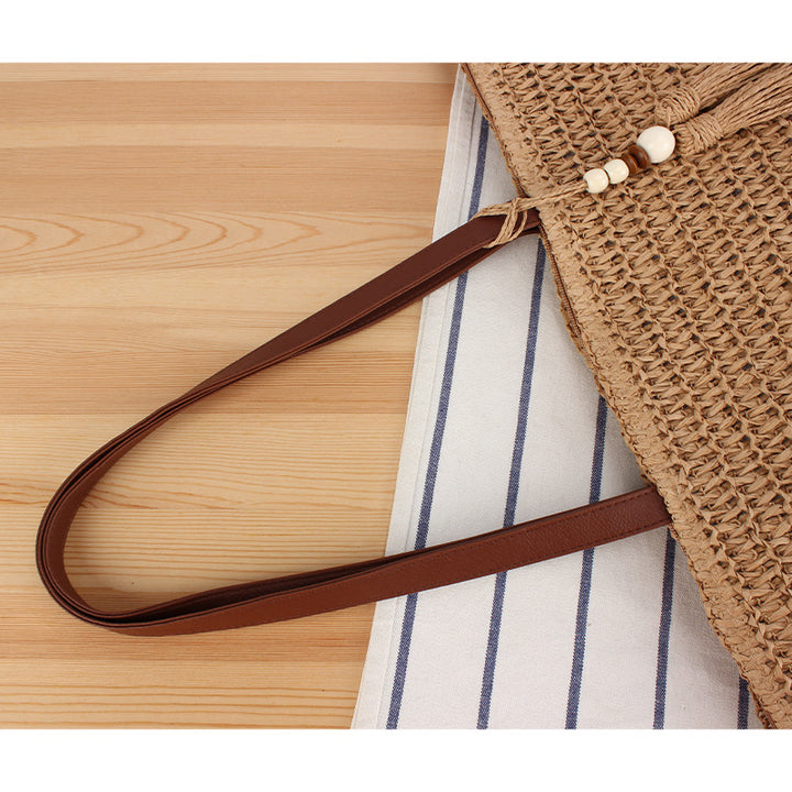 Woven natural material handbag with tassel decoration Skanto