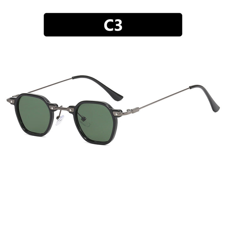 Dame moteriktig solbrille i elegant design med sekskantet ramme Skanto