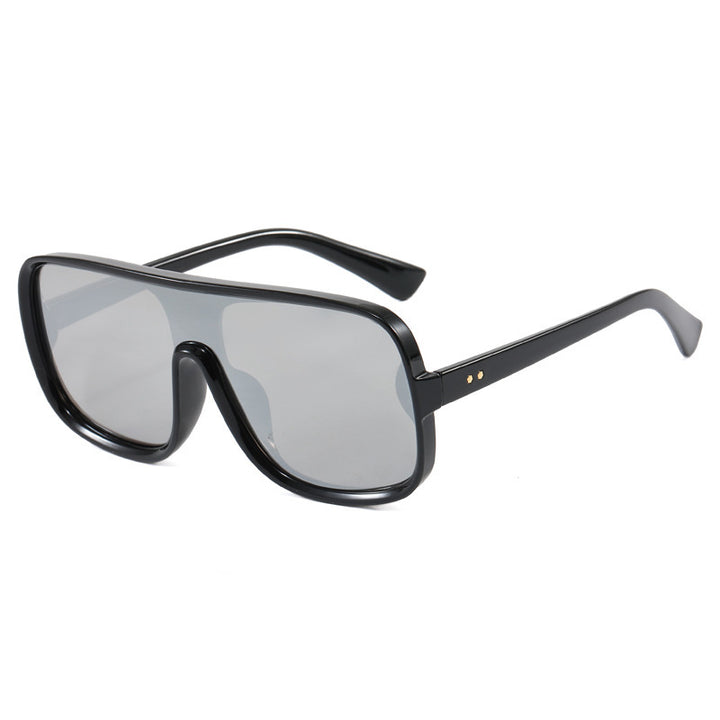Dame moteriktig Shield-solbrille med innovativ design Skanto
