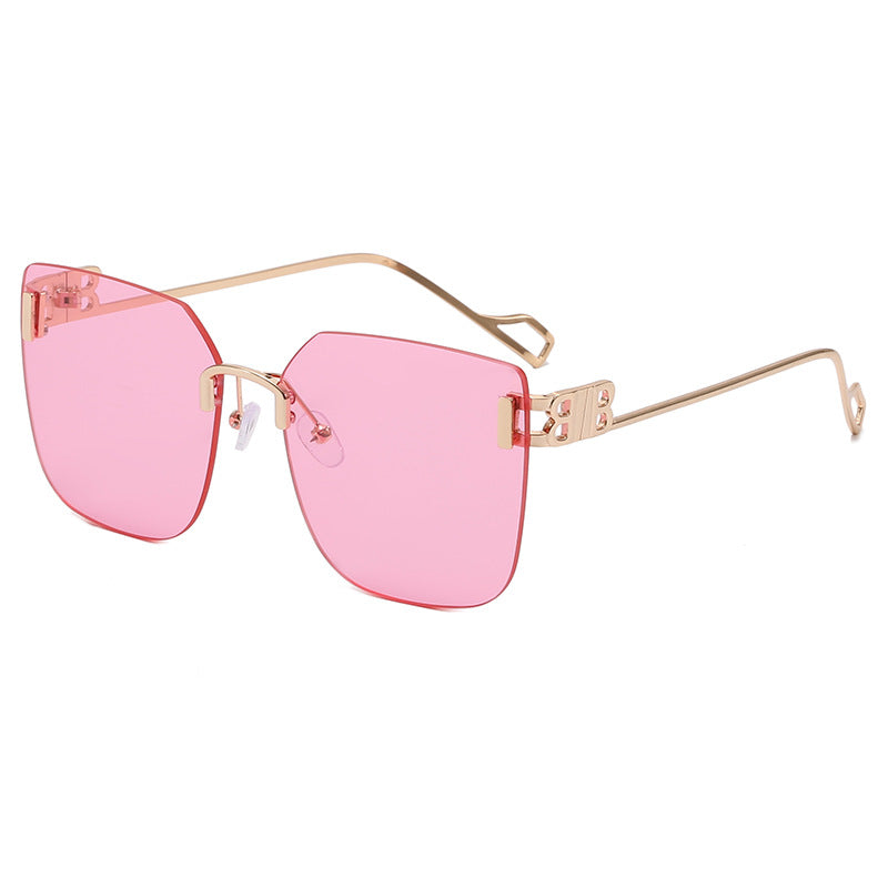 Dame elegant firkantet solbrille med gullfarget metalramme Skanto