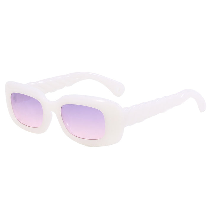 Dame moteriktig firkantet solbrille med unikt vridd stangdesign Skanto