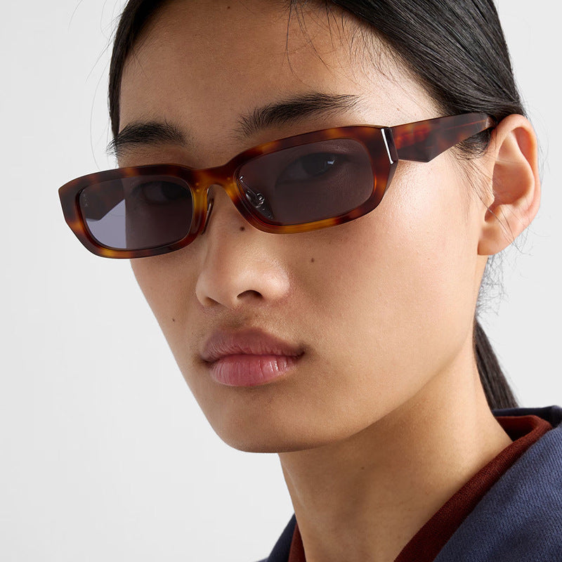 Women's fashionable sunglasses with stylish rectangular frame Skanto