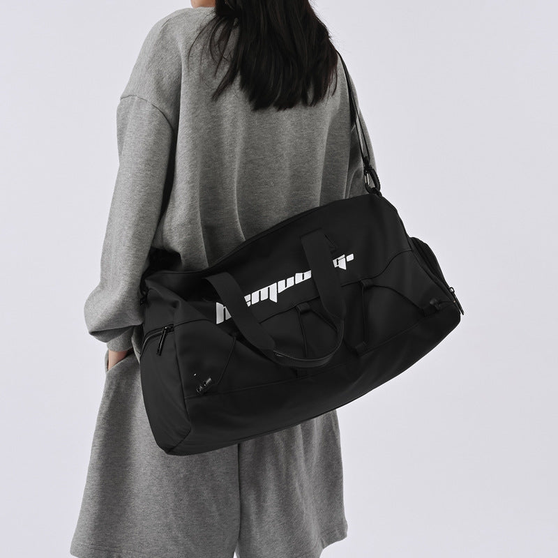 Sporty reiseveske med utvidbart fane-design Skanto