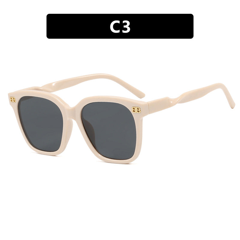 Women's square sunglasses with elegant frame structure and UV protection Skanto