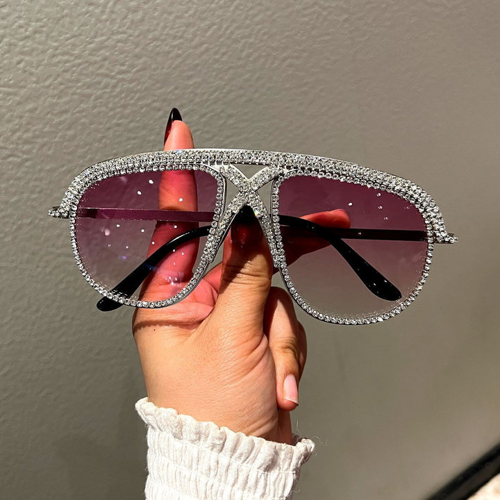 Dame Glamorøs oversized solbrille med glitrende krystallramme Skanto
