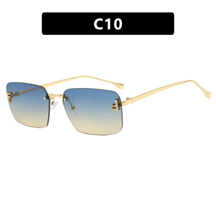 Women's square sunglasses with elegant gold frame and stylish lenses Skanto