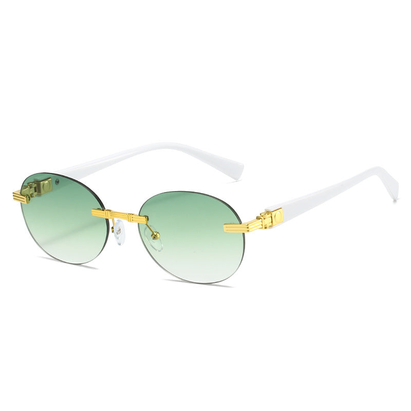 Dame motefull solbrille med gjennomsiktig ramme og fleksibel nesestøtte Skanto
