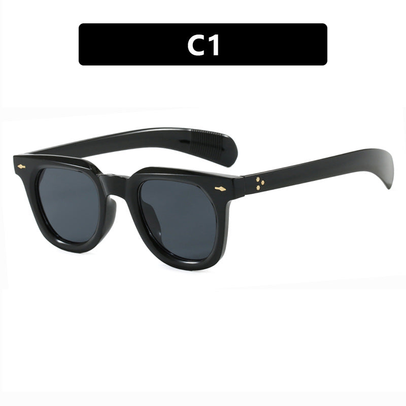 Women's fashionable sunglasses in trendy design with elegant frame Skanto