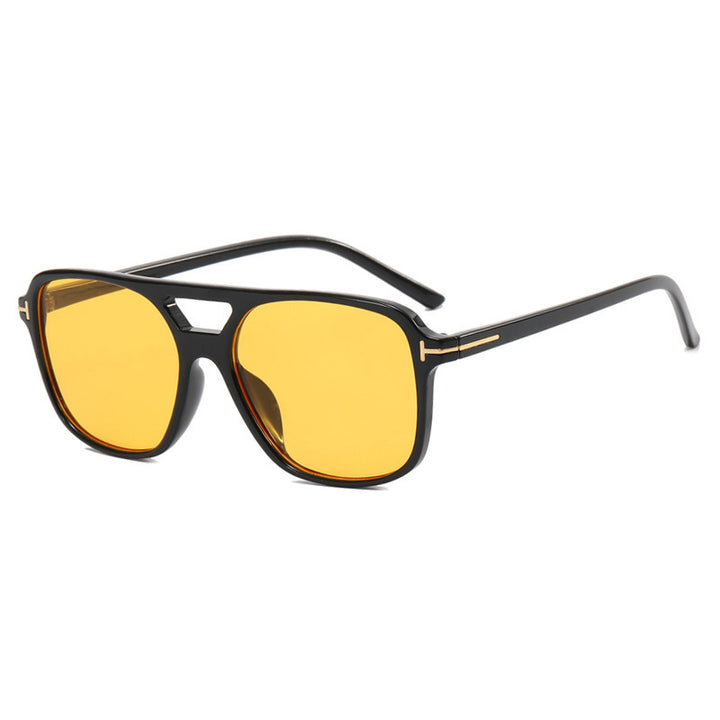 Dame moteriktig solbrille i stilfull ramme Skanto