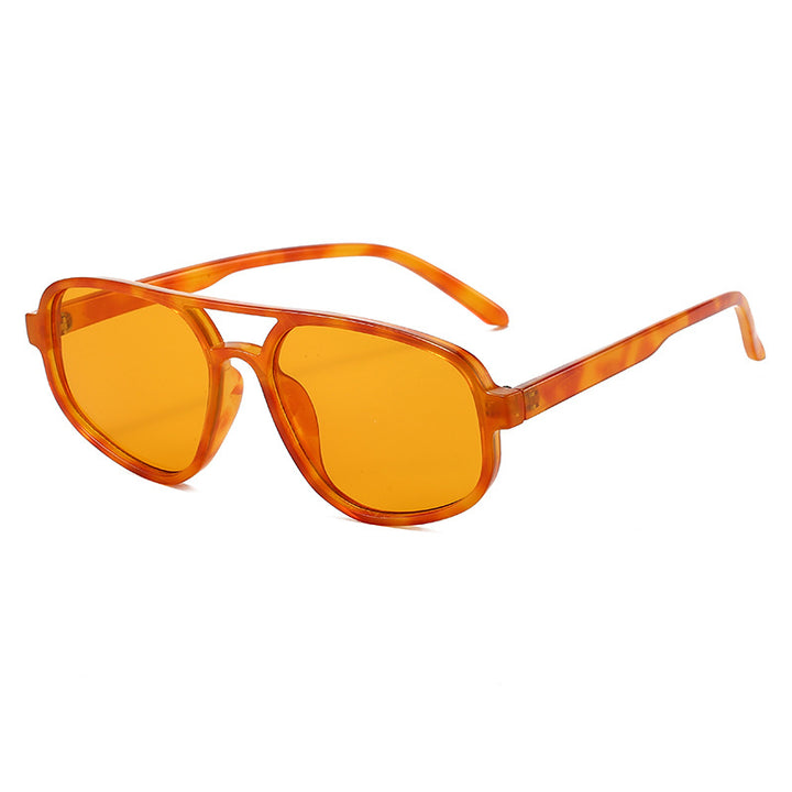 Dame moteriktig solbrille med bred ramme og UV-beskyttelse Skanto