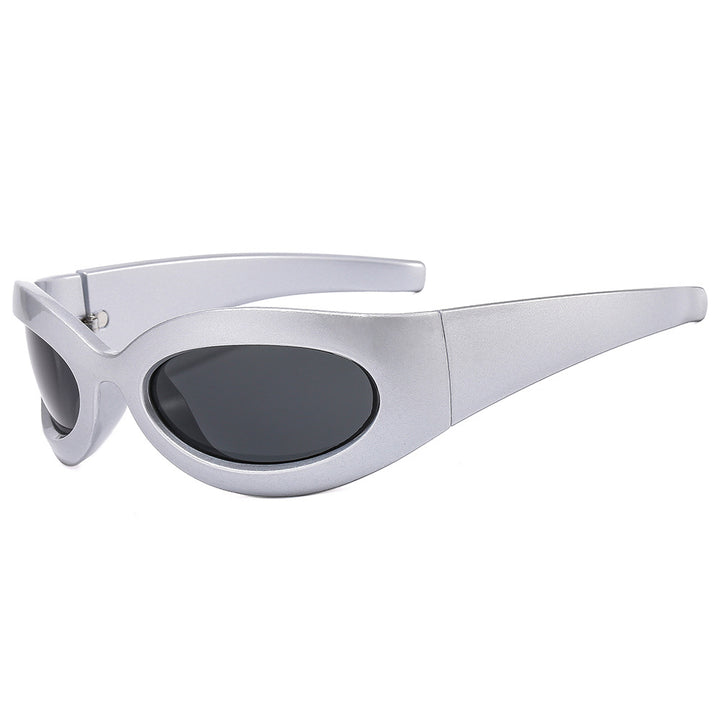 Dame moteriktig solbrille med oval ramme og moderne finish Skanto