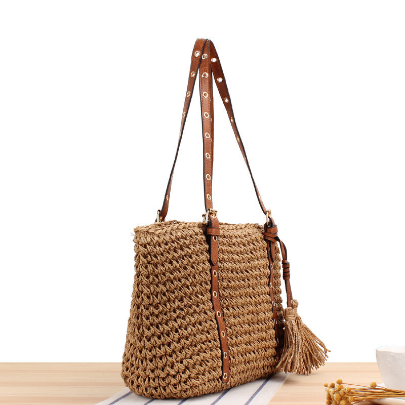 Elegant Beach Bag Made of Handmade Natural Material with Leather Accents Skanto