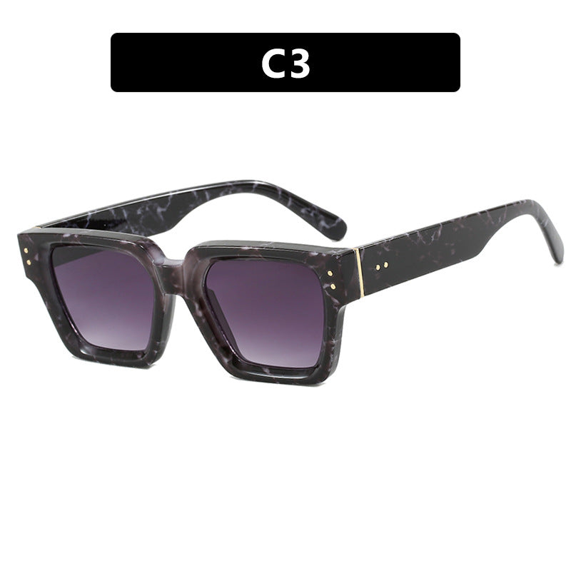 Women's Fashionable Sunglasses in Elegant Oversized Design Skanto