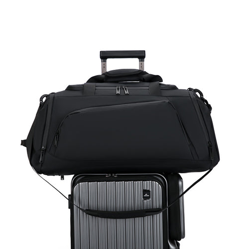 Sporty Duffel Bag Med Vanntett Materiale Og Ergonomiske Bærealternativer Skanto