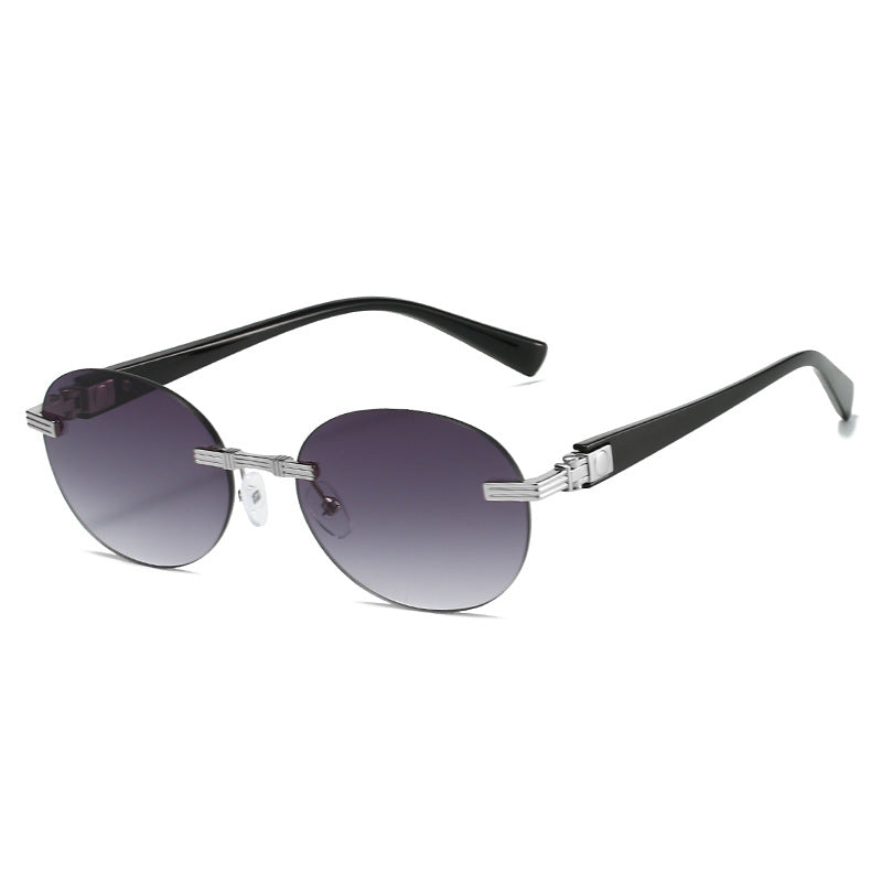 Dame motefull solbrille med gjennomsiktig ramme og fleksibel nesestøtte Skanto