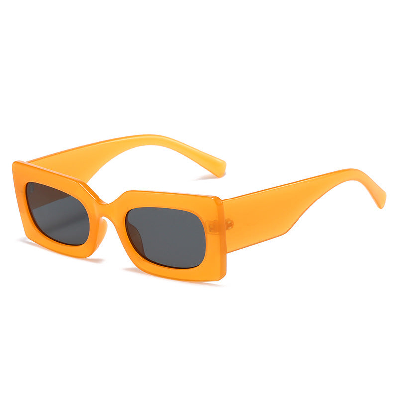 Dame modische solbrille i kantet design Skanto