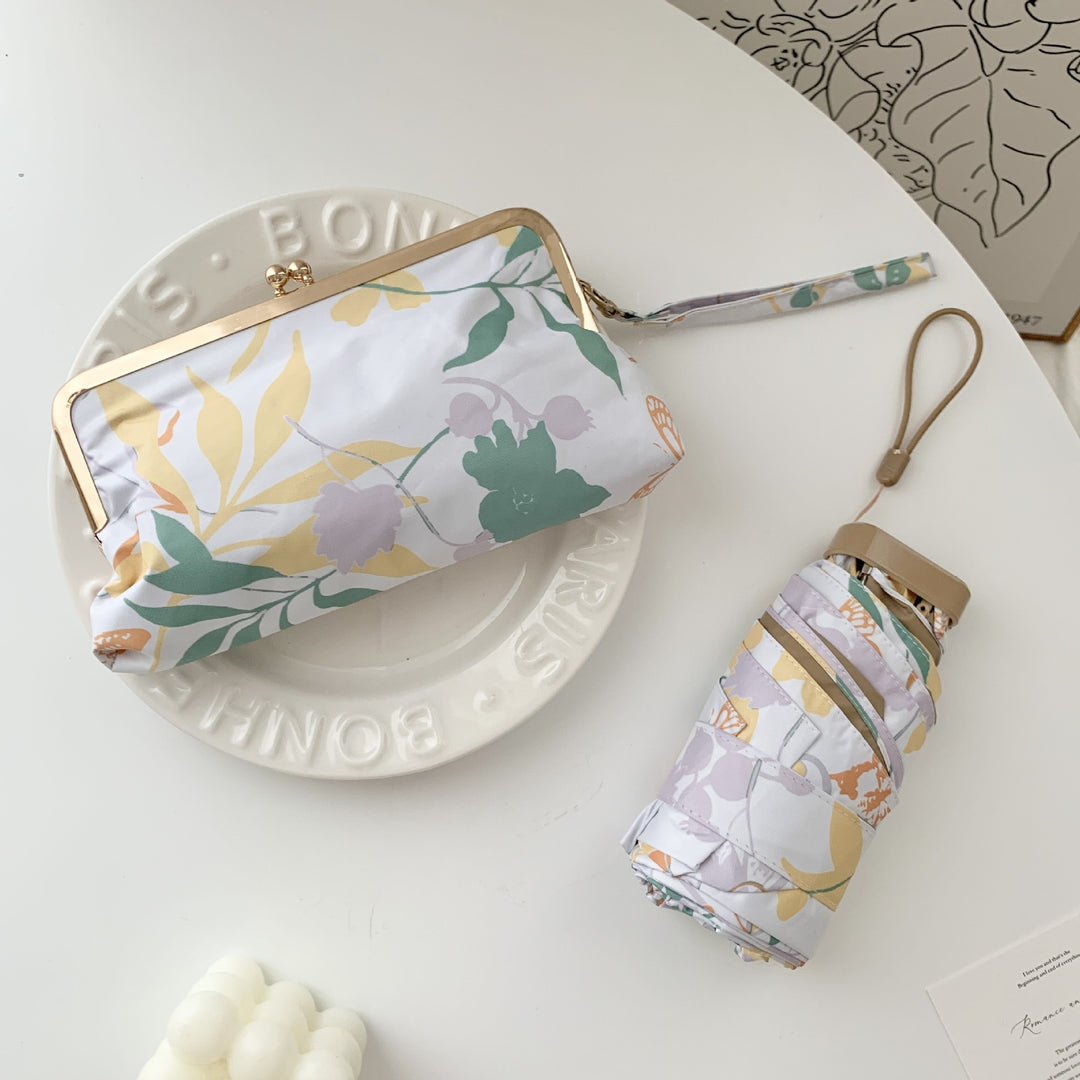Damer elegant foldeparaply med blomsterdesign og praktisk etui Skanto