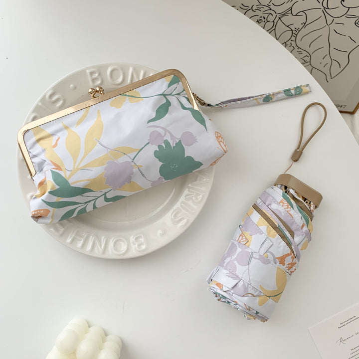 Damer elegant foldeparaply med blomsterdesign og praktisk etui Skanto