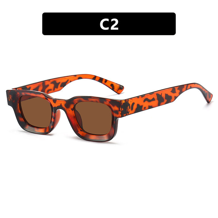 Dame moteriktig solbrille i elegant, kantet design Skanto