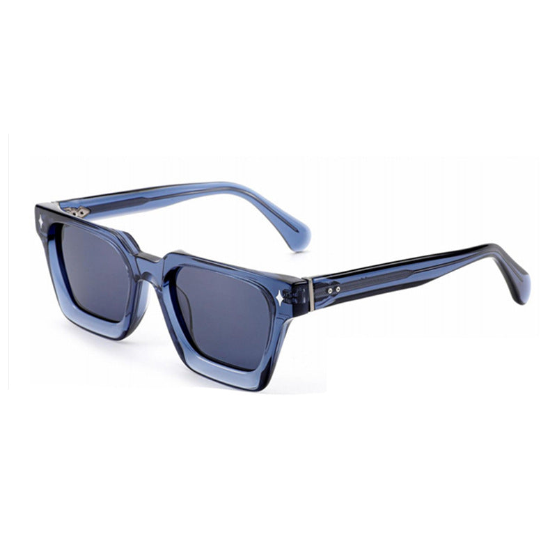 Dame solbrille i moderne design med bred ramme og høyverdig UV-beskyttelse Skanto