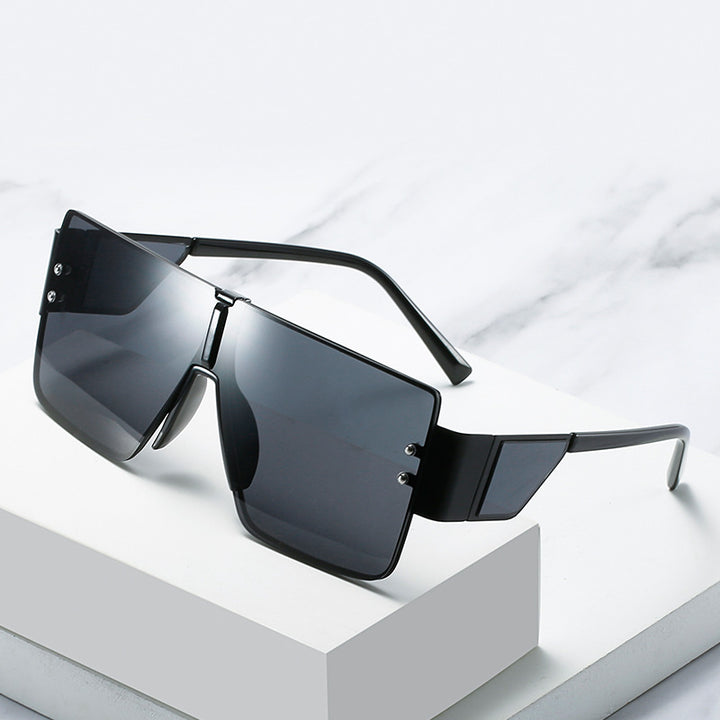 Dame trendy oversized solbriller med futuristisk design Skanto