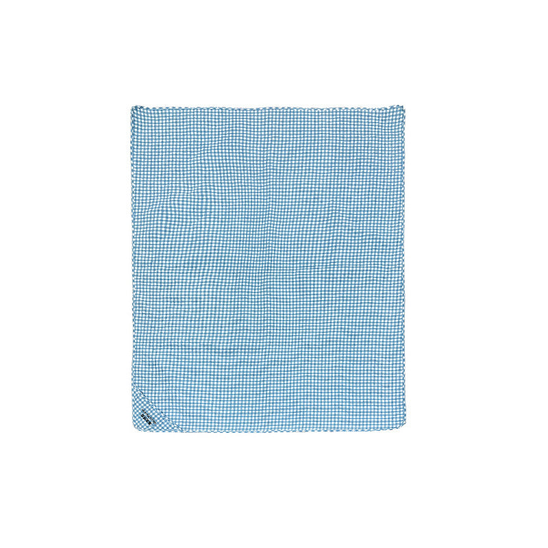 Spacious picnic blanket with carrying handle and water-repellent underside Skanto