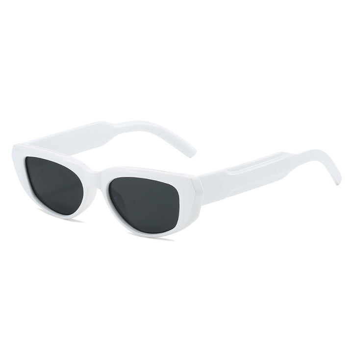 Dame moteriktig solbrille i cat-eye stil med eksentrisk silhuett Skanto