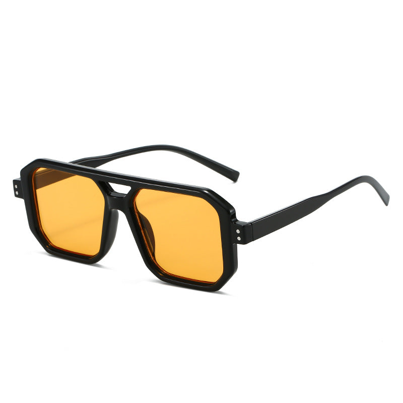 Dame moteriktig solbrille i moderne åttekantet design Skanto