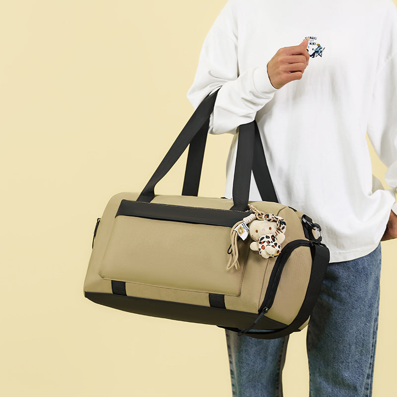 Sporty duffel bag with practical compartments and detachable shoulder strap Skanto