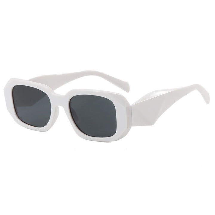 Dame Stilig solbrille med unik geometrisk ramme Skanto