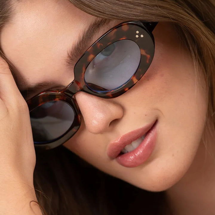 Women's Fashionable Sunglasses with Unique Oval Frame and Protective Lenses Skanto