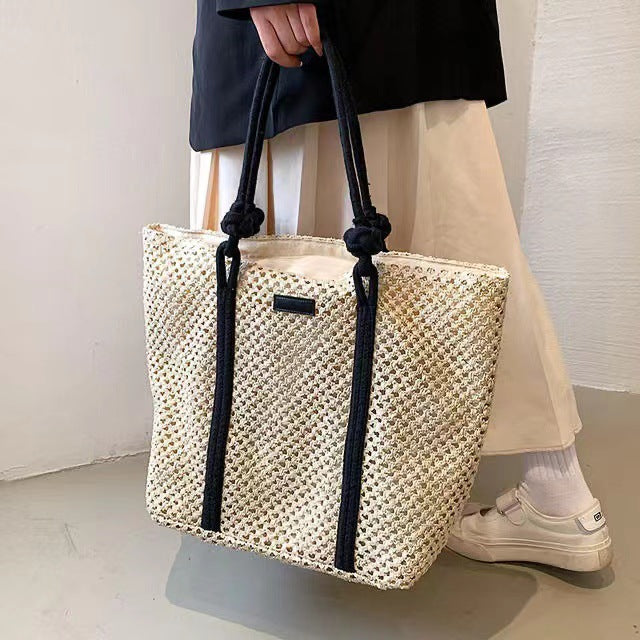 Large shoulder bag made of sustainable material Skanto