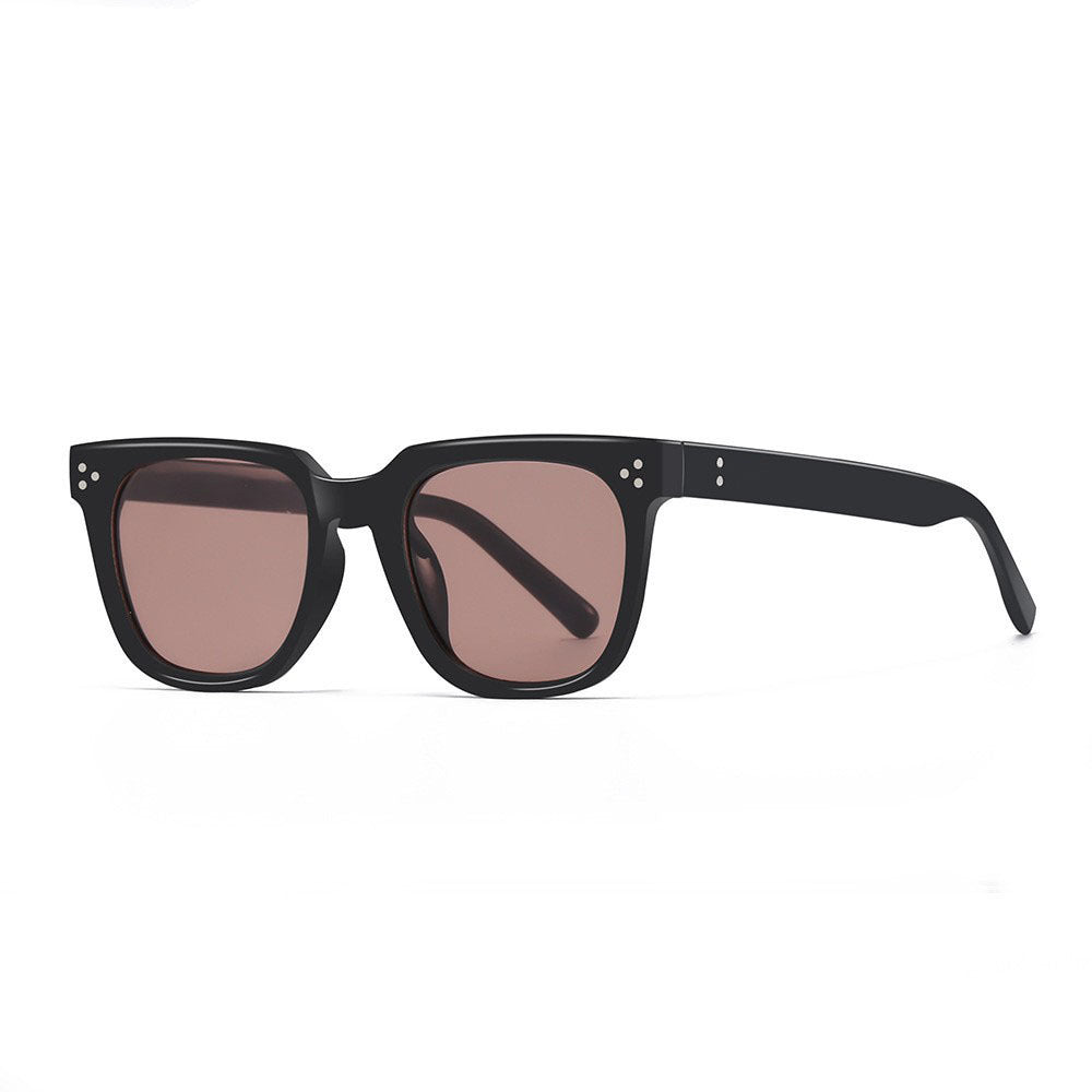 Dame fashionable solbrille med robust ramme og UV-beskyttelse Skanto