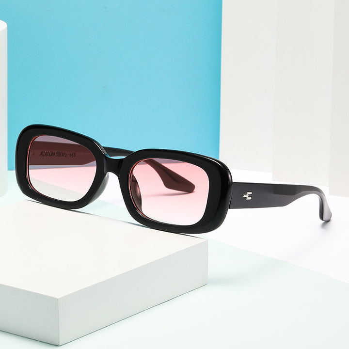 Dame moteriktig kvadratisk solbrille med bred ramme og UV-beskyttelse Skanto
