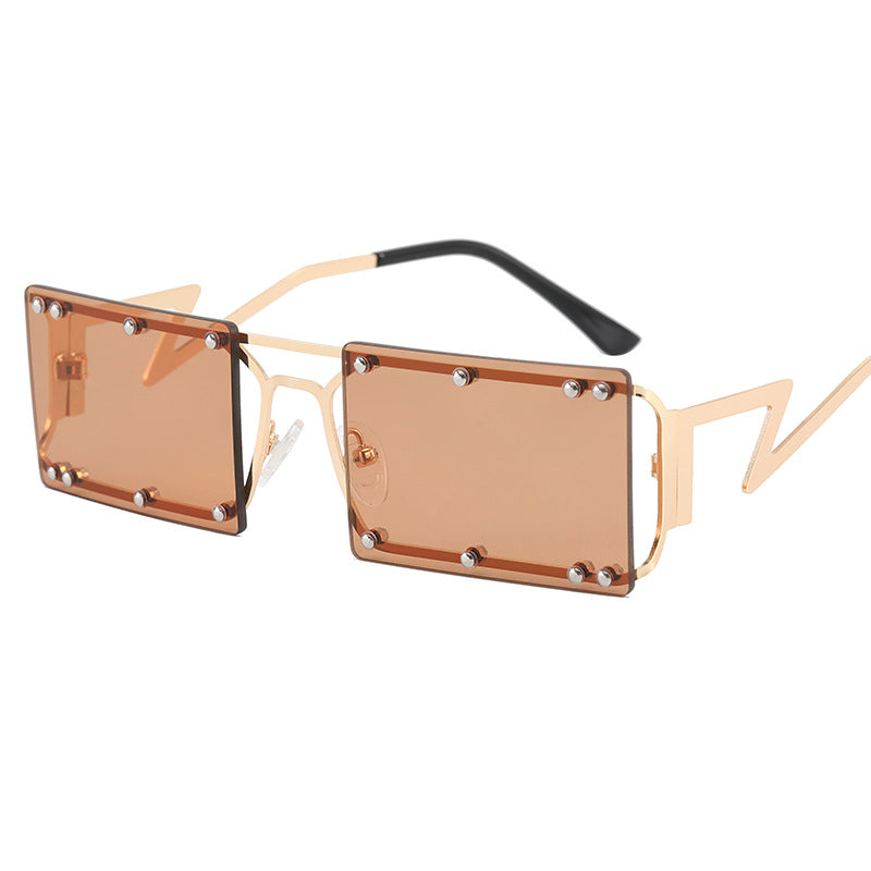 Dame Mote Solbrille med iøynefallende geometrisk design Skanto