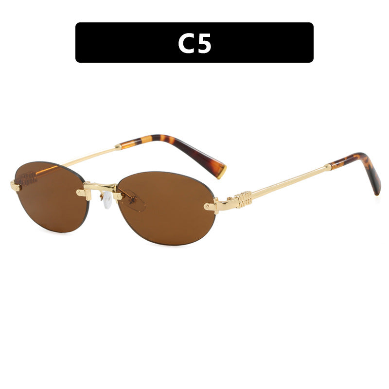 Women's Fashionable Sunglasses with Oval Frame and Elegant Accents Skanto