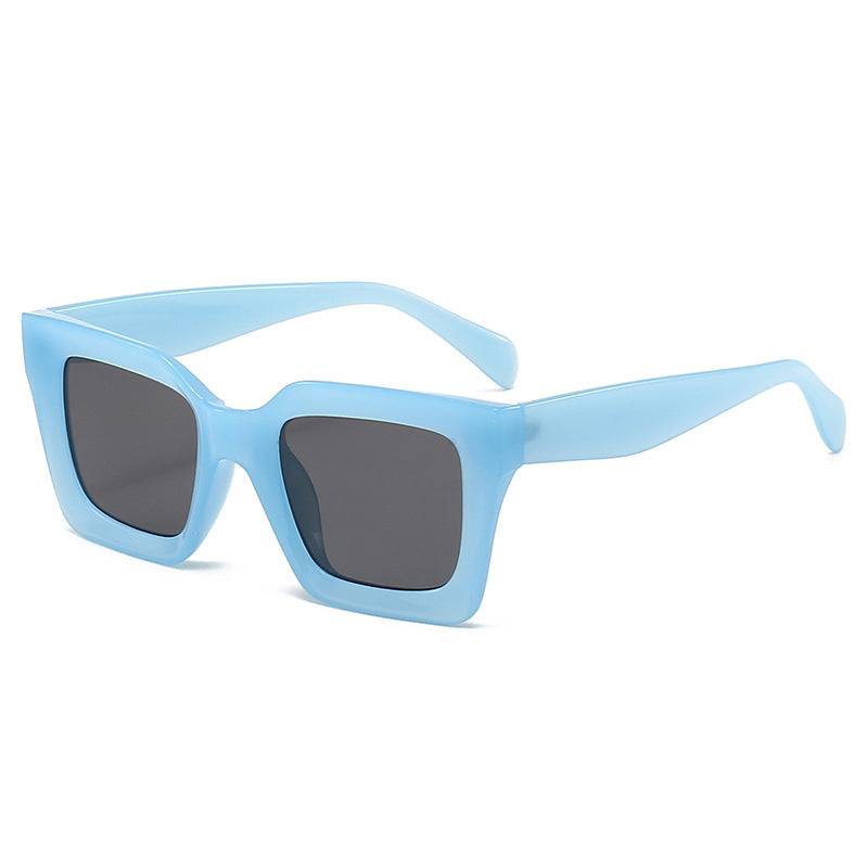 Dame trendy kvadratiske solbriller med trendy ramme og beskyttende UV-filter Skanto