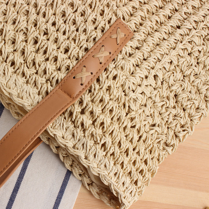 Bag made of braided natural material with soft leather handles Skanto