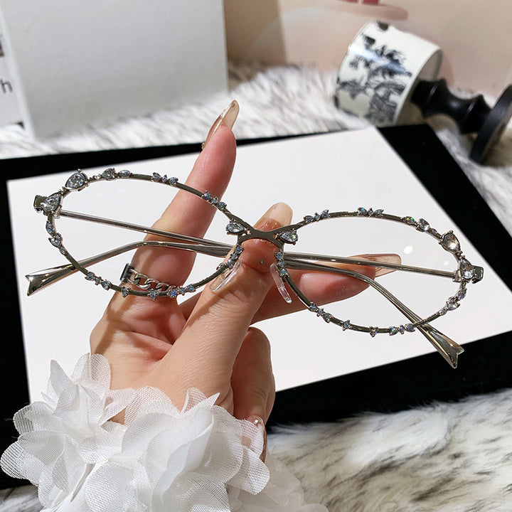 Dame ekstravagant oversized solbrille med futuristisk design Skanto