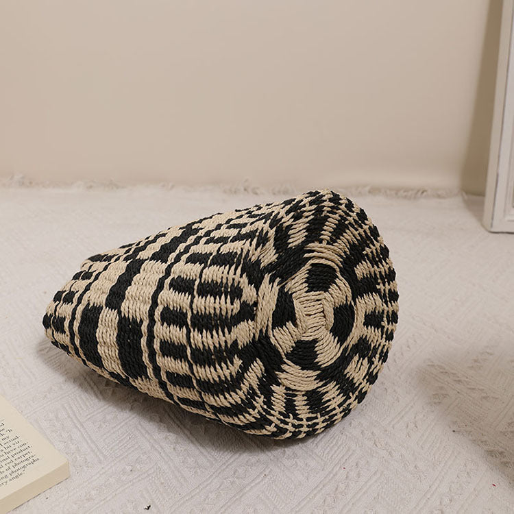Handmade basket bag with modern geometric pattern Skanto