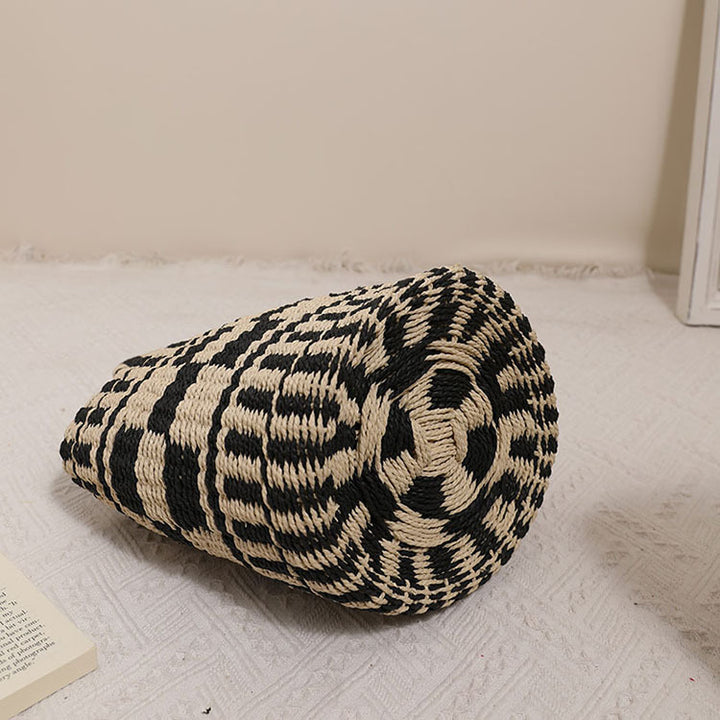 Handmade basket bag with modern geometric pattern Skanto