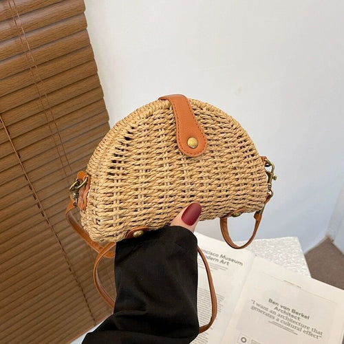 Handmade crescent-design rattan bags Skanto