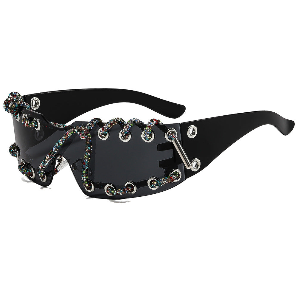 Dame solbrille med unikt snøringdesign Skanto