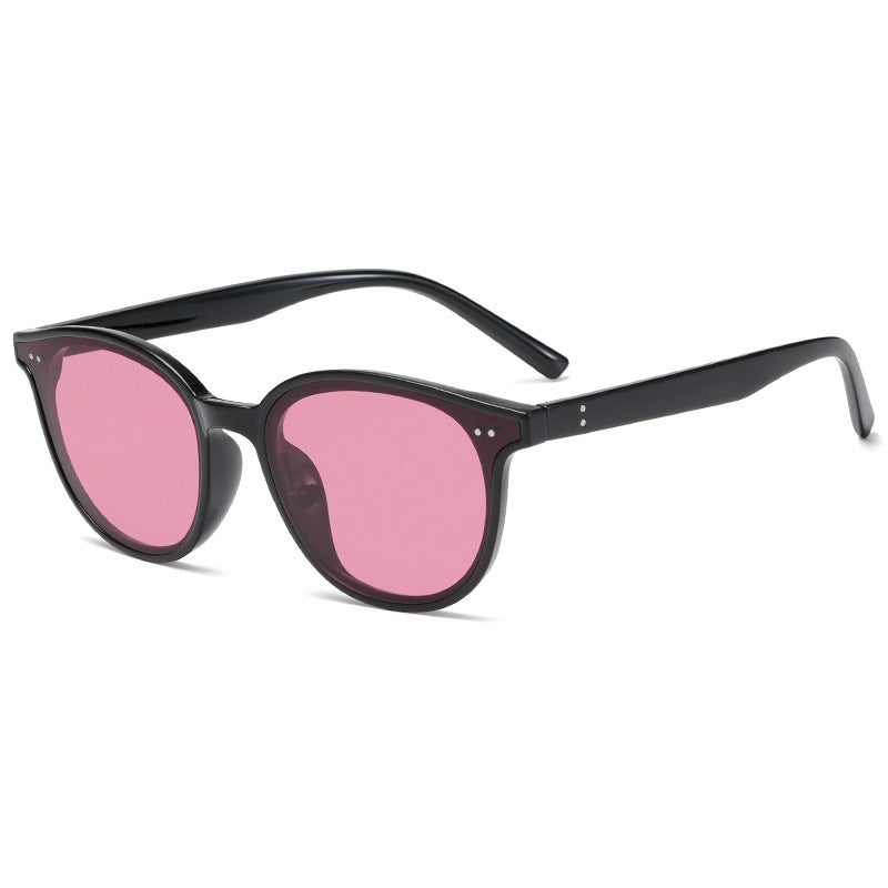 Dame rund solbrille med stilfull design og UV-beskyttelse Skanto