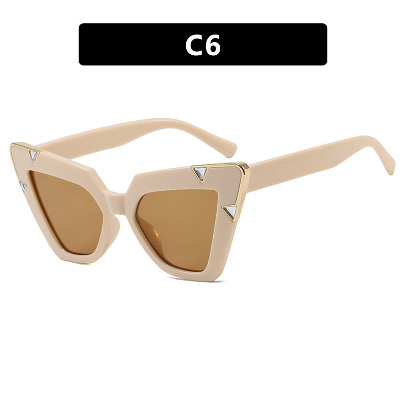 Women's Cat-Eye Sunglasses with Luxurious Motif and Protective UV Filter Skanto