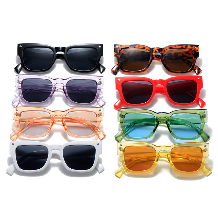 Dame moteriktig solbrille i trendy kvadratisk design Skanto