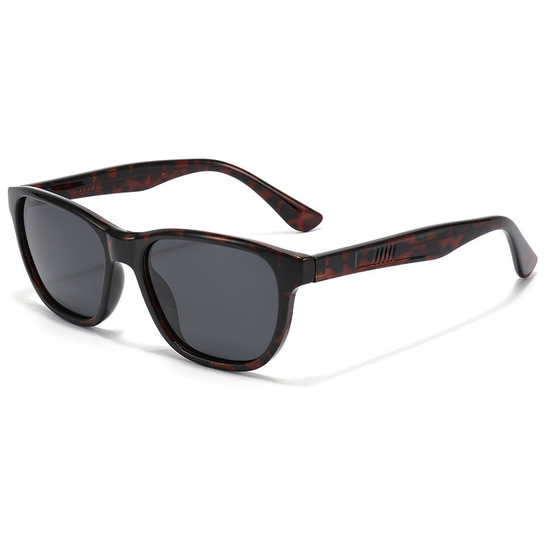 Dame solbrille i moderne retro-design med høykvalitets UV-beskyttelse Skanto