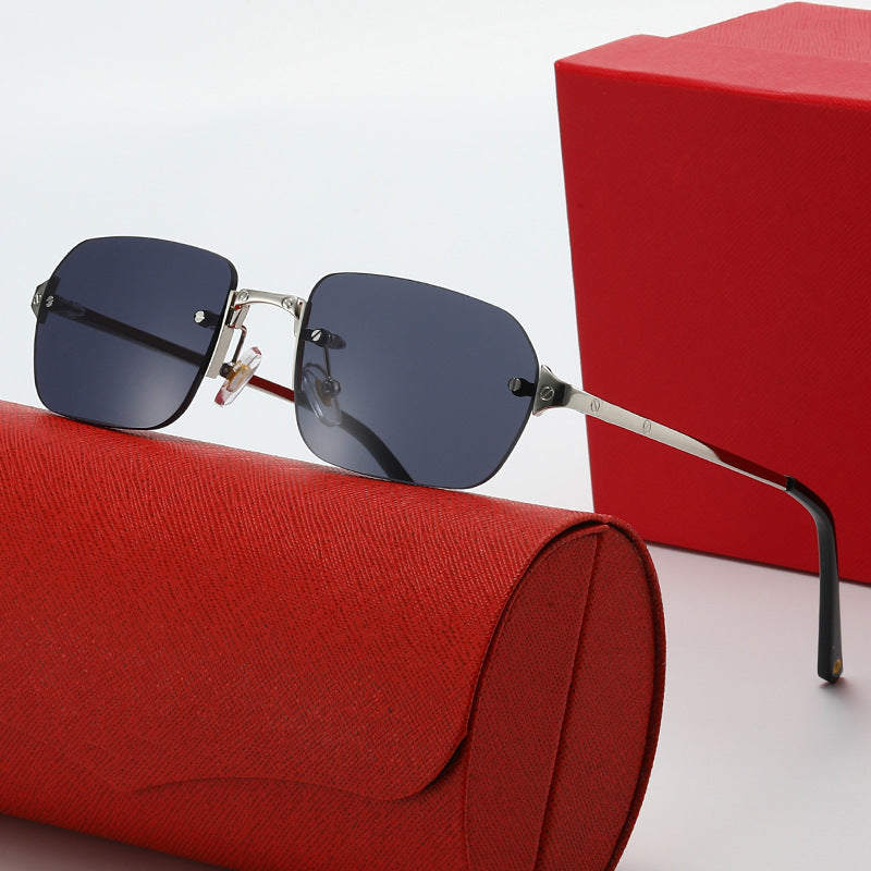 Dame elegante moteriktig solbrille med høykvalitets metallramme Skanto