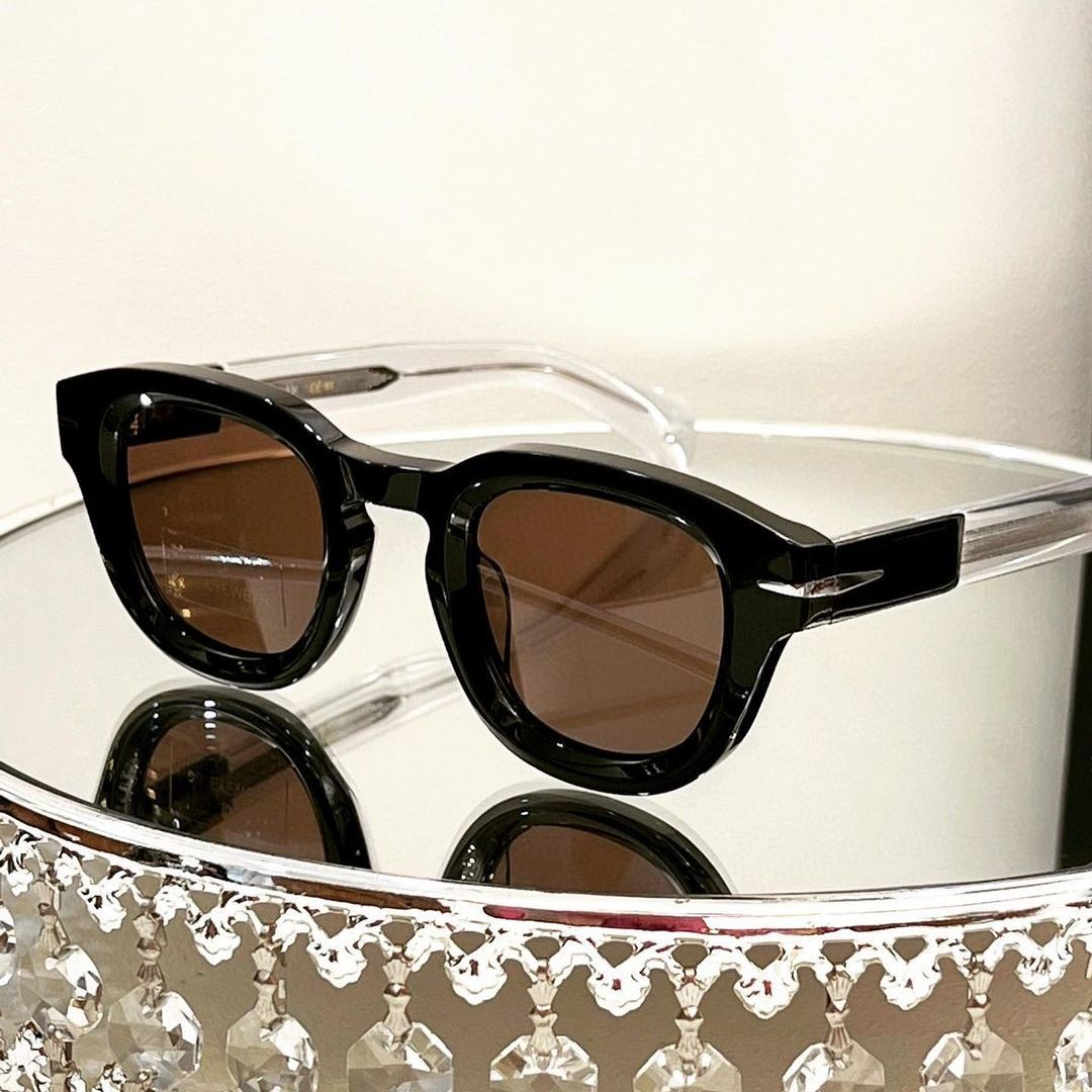 Dame solbriller med moderne, variert design og polarisert glass Skanto